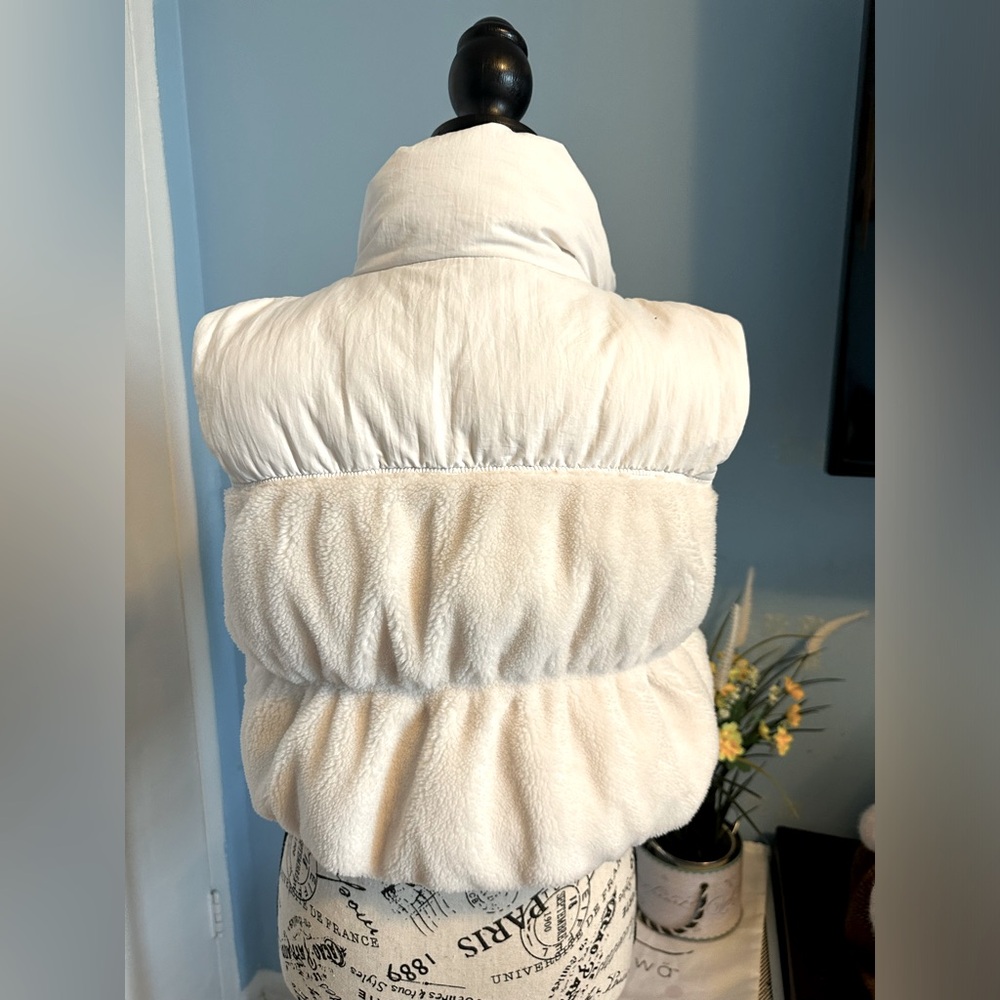Puffer Vest - Picture 10 of 11
